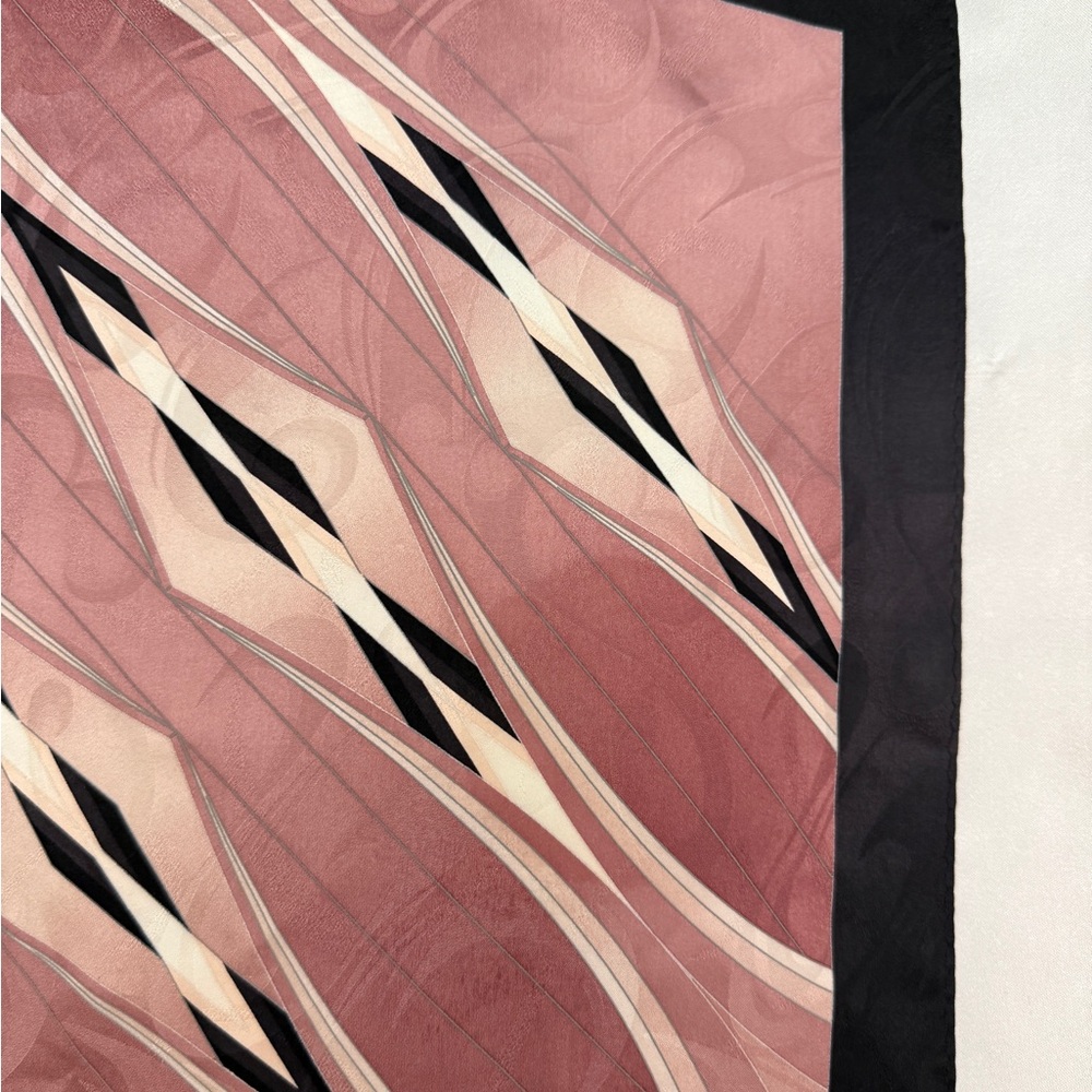 Geometric Pattern Silk Pocket Square - Picture 4 of 9